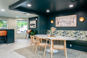 Clubhouse with free wi-fi